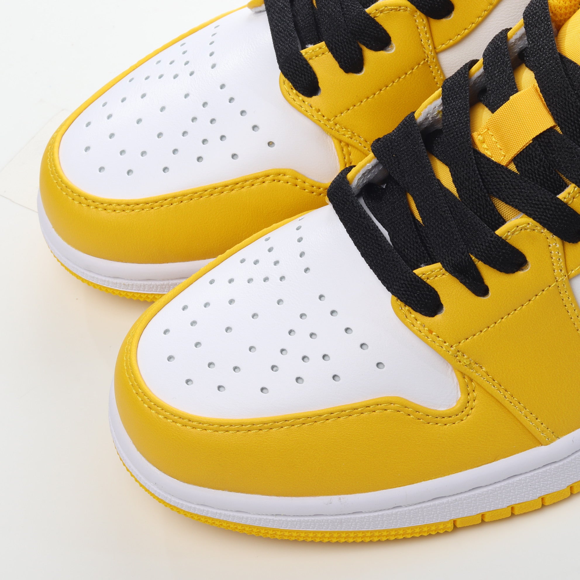 Jordan 1 Low "University Gold"